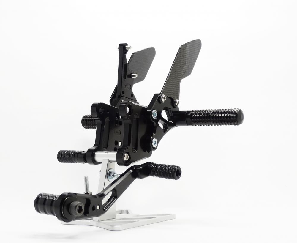 TMP_Fussrastenanlage_Suzuki_GSX_R_1000_2017_Hauptansicht TMP Racing Fußrastenanlage Factory schwarz Suzuki GSX-R 1000 /R 2017-