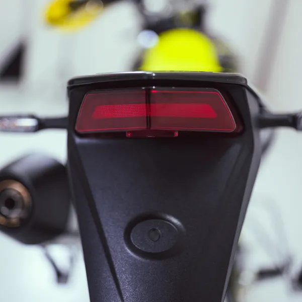 SWM SM 125 R Motard gelb-schwarz 2025