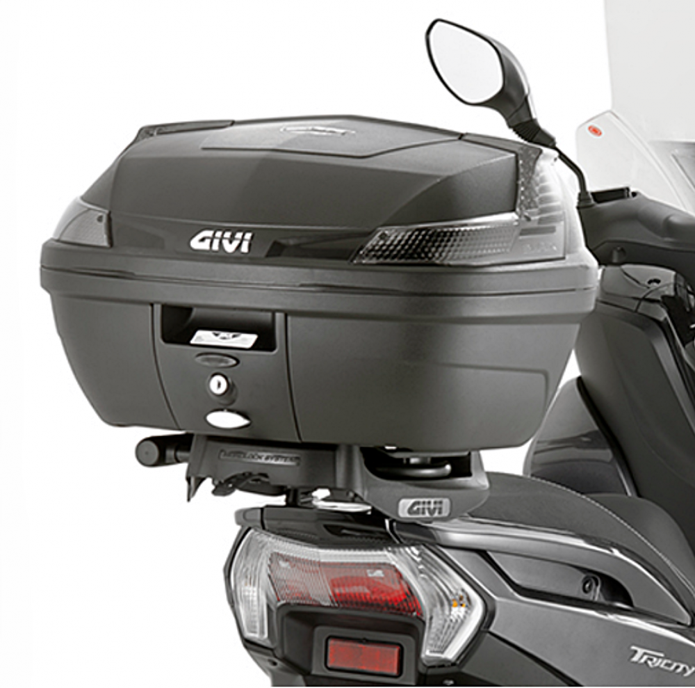 Givi_B47_Blade_Tech_NTML_am_Roller Givi Monolock Topcase B47 NT Blade Tech - 47 Liter - schwarz inkl. Montagekit