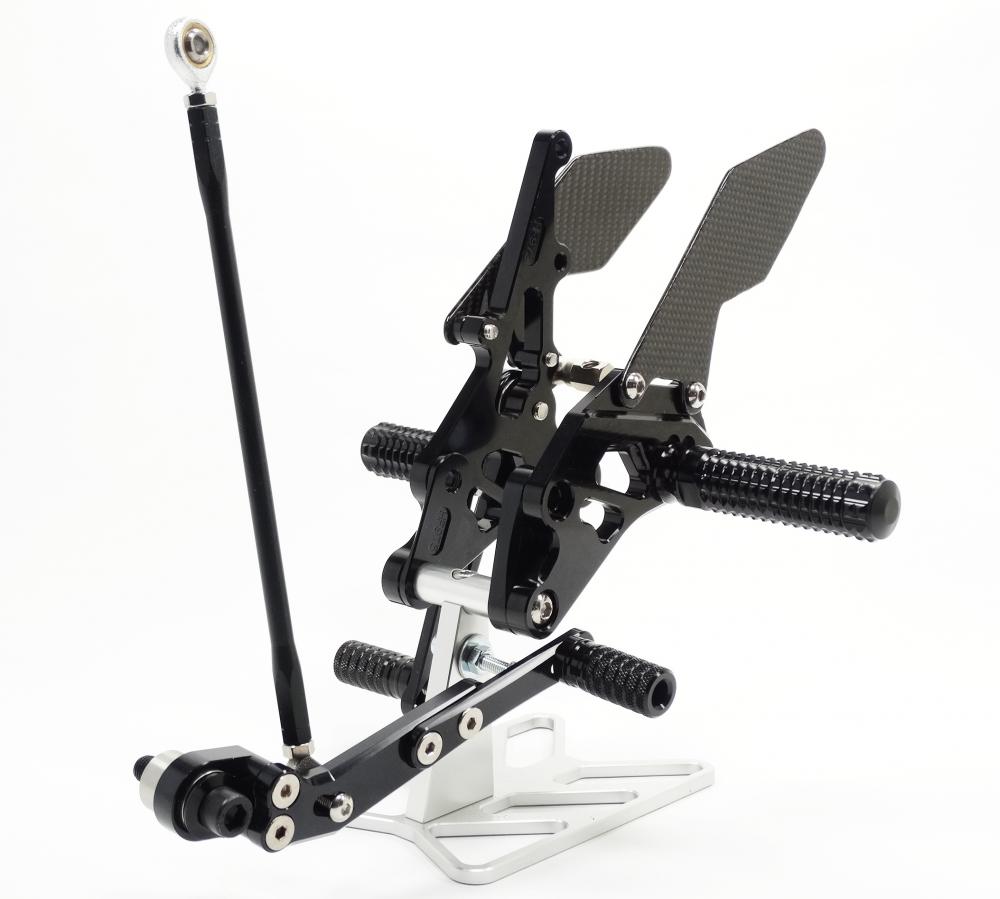 TMP_Fussrastenanlage_Suzuki_GSX_R_1000_2009_16_Hauptansicht TMP Racing Fußrastenanlage Factory schwarz Suzuki GSX-R 1000 2009-16