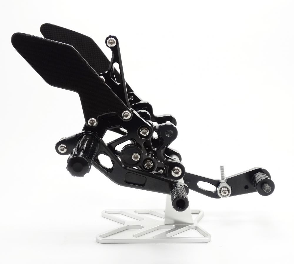 TMP_Fussrastenanlage_Suzuki_GSX_R_600_750_2011__rechte_ansicht TMP Racing Fußrastenanlage Factory schwarz Suzuki GSX-R 600 750 2011-