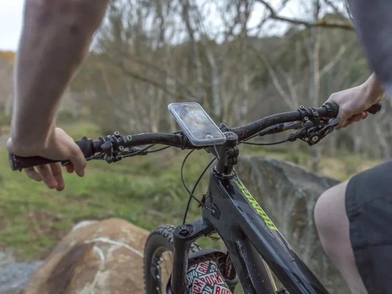 Quad Lock MAG Wetterschutz / Regen Schutzhülle für Google Pixel 6A