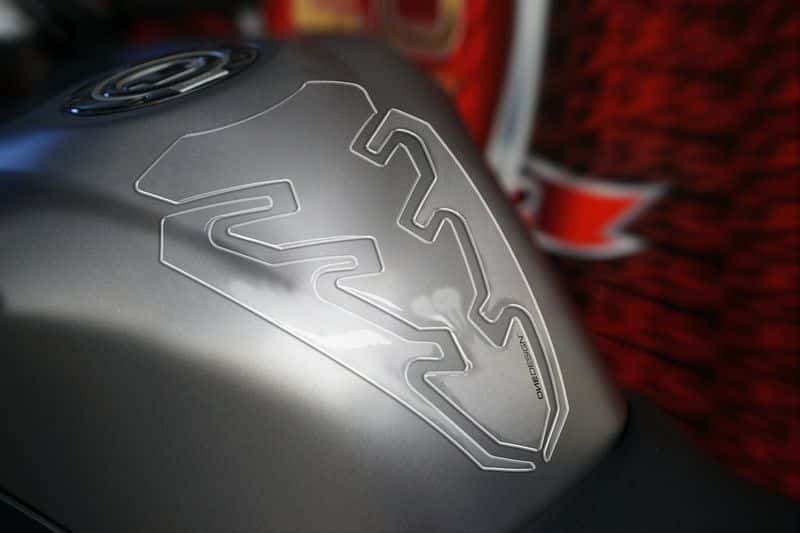 PUIG TANK PAD VIOLENT F/TRANSPARENT - 5519W