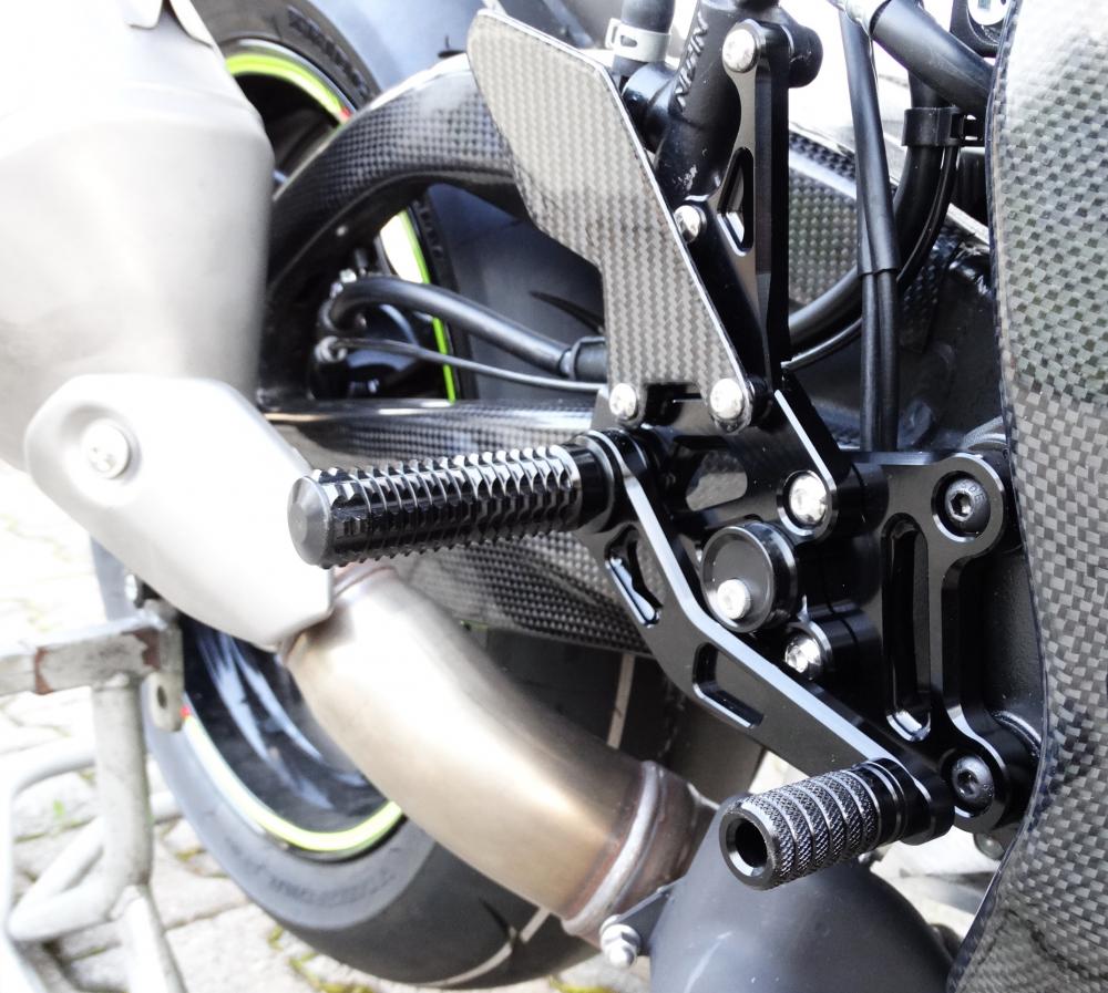 Racing Fußrastenanlage Factory schwarz Suzuki GSX-R 1000 /R 2017-