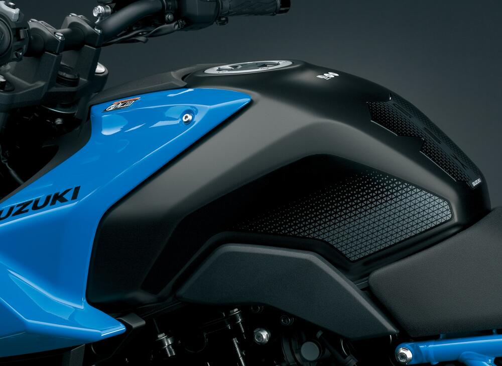 Suzuki_Original_Tankaufkleber_Tankschutzfolie_seitlich___GSX_8S__99181_25L00_000 Suzuki Original Tankaufkleber / Tankschutzfolie seitlich - GSX-8S